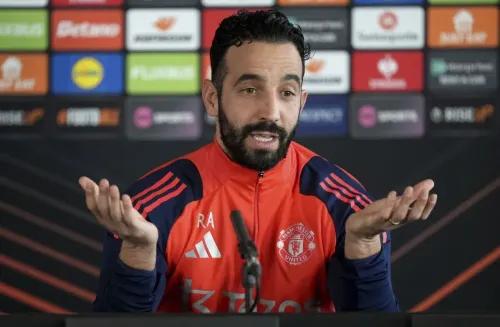 روبن أموريم، مدرب مانشستر يونايتد، يتحدث خلال مؤتمر صحفي ويعبر عن رأيه حول أداء الفريق بعد خسارته الأخيرة.