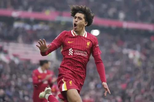 احتفال لاعب ليفربول ريو نغوموها بعد تسجيل هدف في مباراة كأس الاتحاد الإنجليزي ضد أكرينجتون ستانلي، حيث تأهل فريقه للدور الرابع.