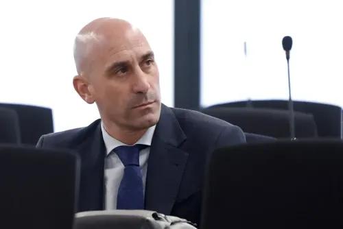 لويس روبياليس، المدرب السابق لكرة القدم، خلال جلسة محكمة تتعلق بقضية الاعتداء الجنسي على جيني هيرموسو.